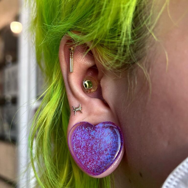 Black Rose Piercing & Tattoo, GANSINGEN, SWITZERLAND. blackrosepiercing heart