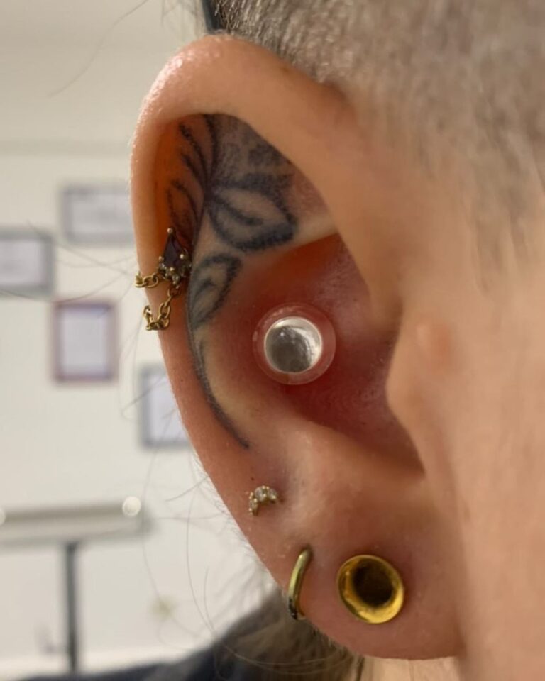 Dawn, BICESTER, UK. dawnpierced SMP3