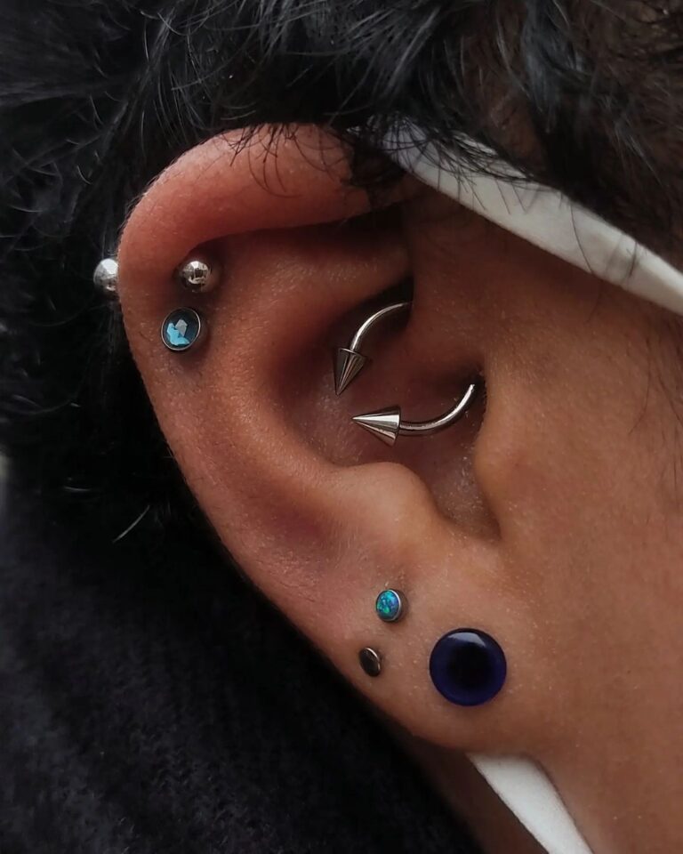 Leonie, DUSSELDORF, GERMANY. piercingsbyleonie cobalt